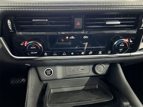 Used 2023 Nissan Rogue SL w/ SL Premium Package image 17