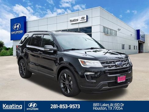 Used 2018 Ford Explorer XLT w/ Equipment Group 202A FWD image 3