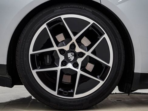 Certified 2025 Porsche Taycan image 10