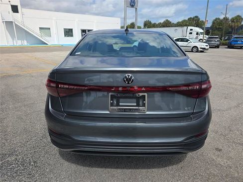 New 2026 Volkswagen Jetta SE FWD image 4