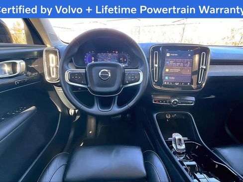 Used 2023 Volvo XC40 B4 Plus image 8