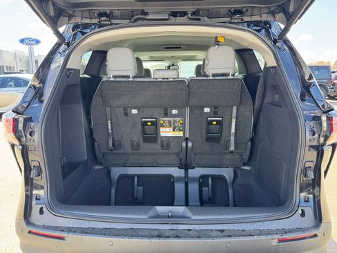 New 2026 Toyota Sienna XLE AWD/4WD image 25