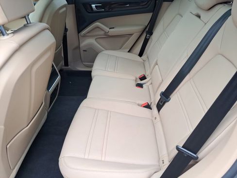 Certified 2022 Porsche Cayenne image 19