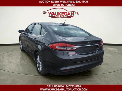 Used 2017 Ford Fusion SE image 6