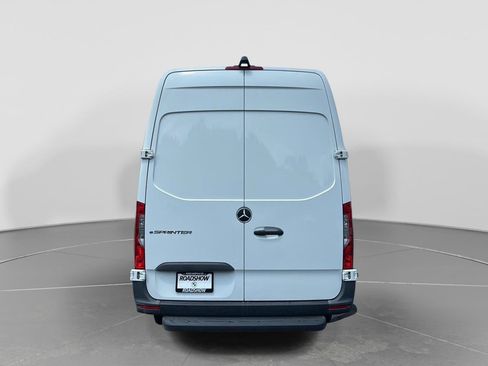 Used 2024 Mercedes-Benz eSprinter 170 Cargo image 4