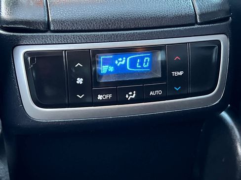 Used 2018 Toyota Highlander SE FWD image 15