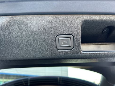 Used 2025 Chevrolet Equinox EV LT w/ Convenience Package image 8