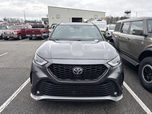 Used 2022 Toyota Highlander XSE image 19