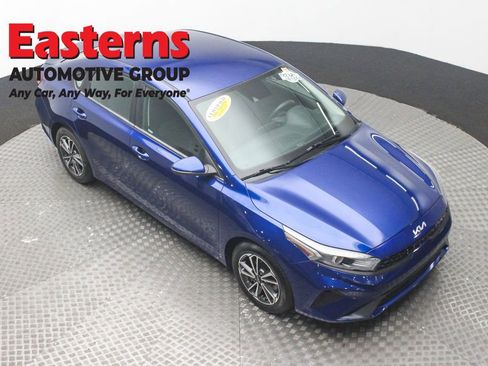 Used 2022 Kia Forte LXS w/ LXS Technology Package image 3