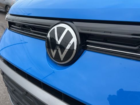 New 2026 Volkswagen Taos SE image 10