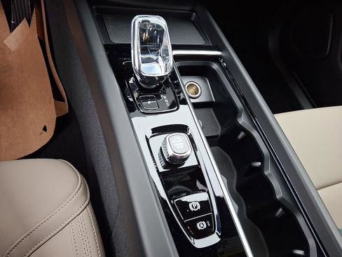 New 2026 Volvo XC60 B5 Plus w/ Protection Package Premier image 11