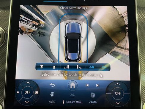 Used 2025 Mercedes-Benz GLC 350e GLC 350e w/ AMG Line image 24