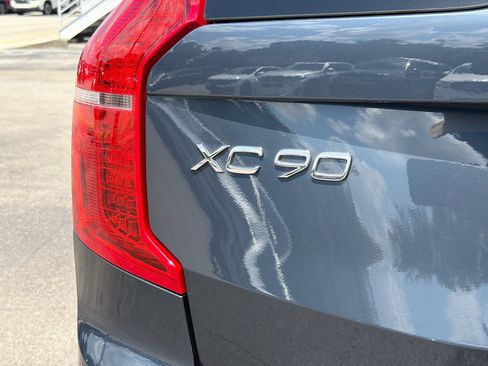 Used 2025 Volvo XC90 B5 Plus w/ Protection Package Premier AWD/4WD image 10