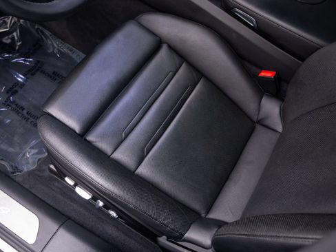 Used 2018 Porsche Panamera 4 AWD/4WD image 15