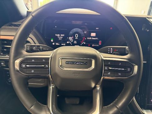 Used 2025 GMC Yukon XL Denali AWD/4WD image 22