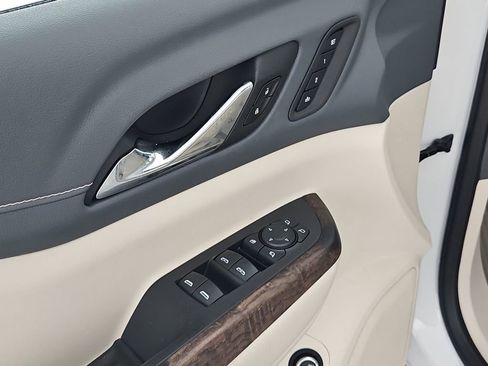Used 2022 GMC Acadia Denali w/ Denali Technology Package FWD image 29