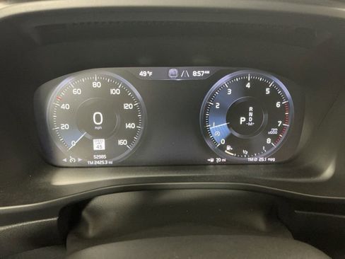 Used 2020 Volvo XC40 T4 Momentum image 11