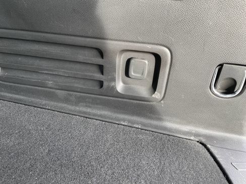 Used 2022 Chevrolet Traverse LT image 37