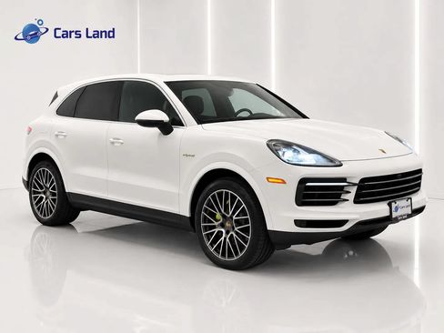 Used 2022 Porsche Cayenne E-Hybrid w/ Premium Package AWD/4WD image 2