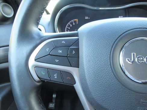 Used 2019 Jeep Grand Cherokee Laredo w/ Security & Convenience Group AWD/4WD image 21