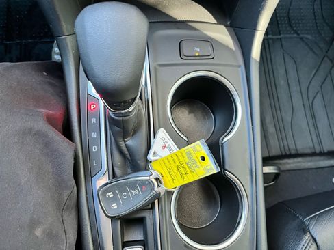 Used 2022 Chevrolet Equinox LT image 34