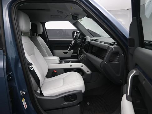 Used 2025 Land Rover Defender 110 X-Dynamic SE AWD/4WD image 27