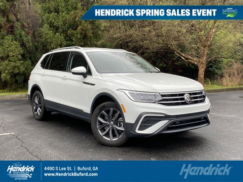 Used 2023 Volkswagen Tiguan SE image 1