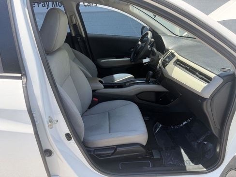 Used 2020 Honda HR-V LX image 11