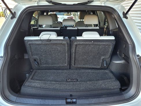 Used 2020 Volkswagen Tiguan SE R-Line image 25