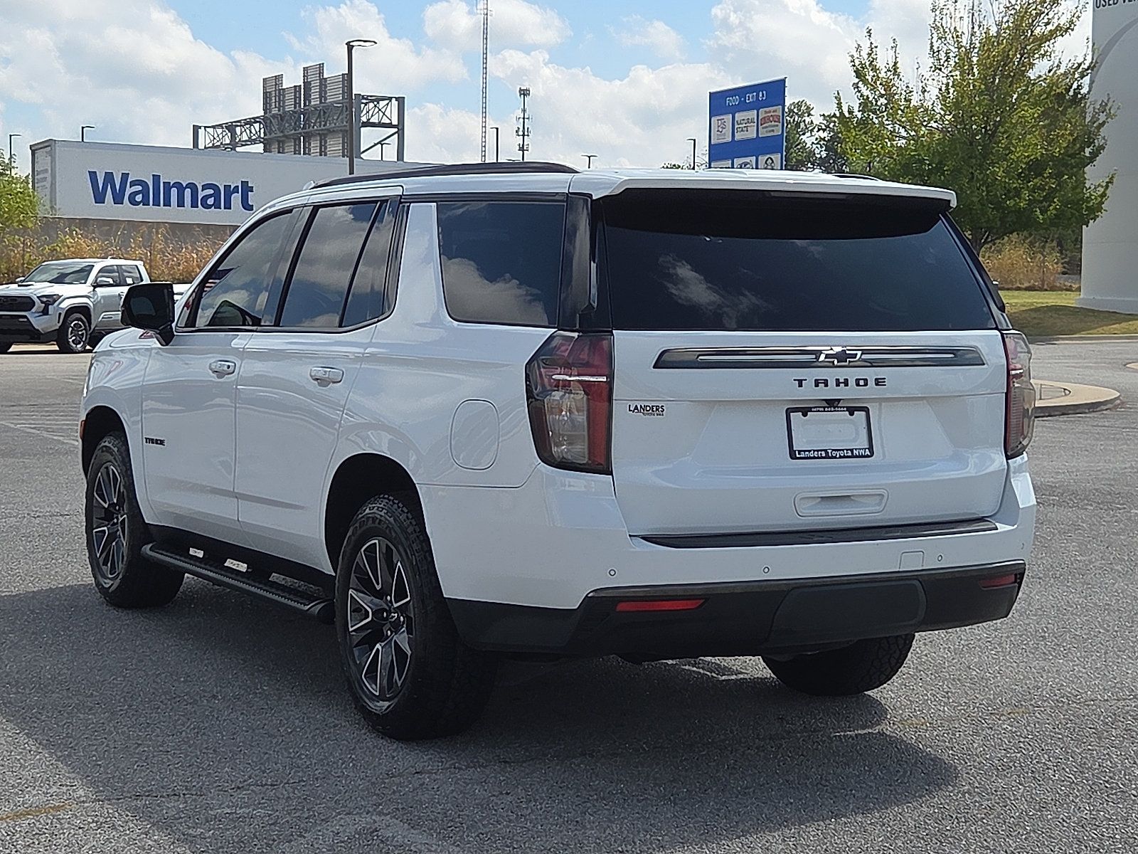 Used 2022 Chevrolet Tahoe Z71 w/ Luxury Package AWD/4WD image 4