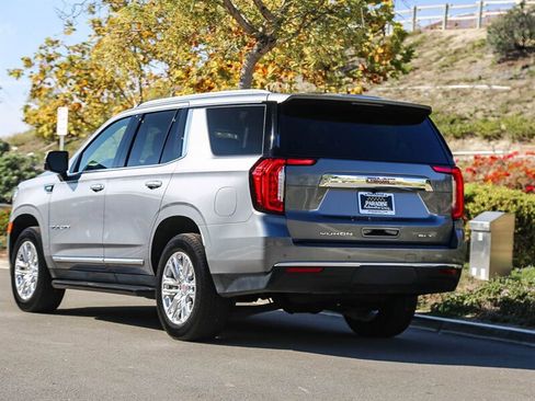 Used 2022 GMC Yukon SLT w/ SLT Premium Package image 4