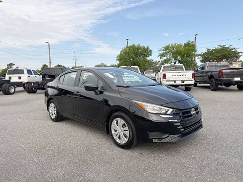 Used 2025 Nissan Versa S w/ Trunk Package FWD image 1