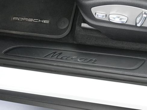 Certified 2025 Porsche Macan image 16