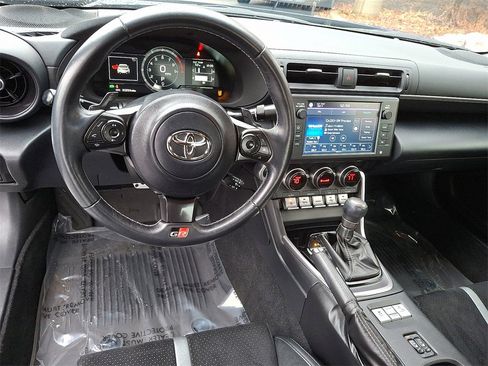 Used 2022 Toyota GR86 Premium image 11