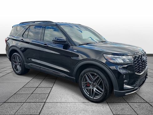 Used 2025 Ford Explorer ST-Line w/ ST-Line Street Pack image 3