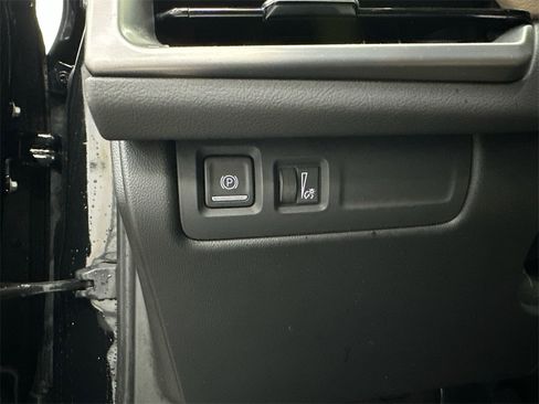 Used 2024 Cadillac XT4 Premium Luxury image 33