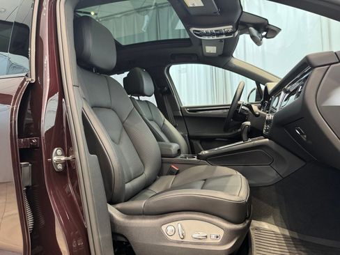 Used 2025 Porsche Macan image 25