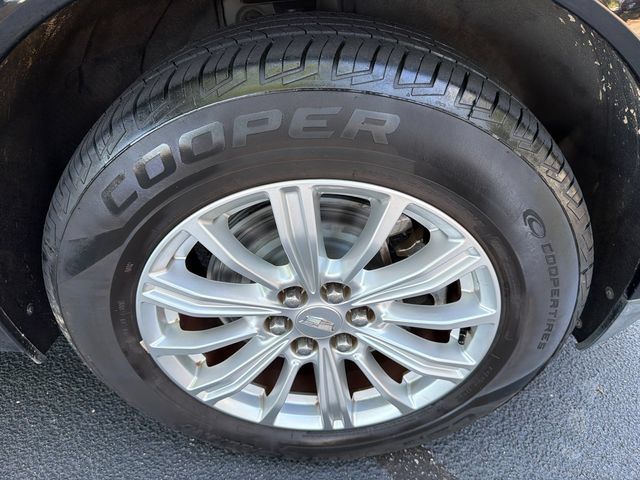 Used 2017 Cadillac XT5 FWD image 12