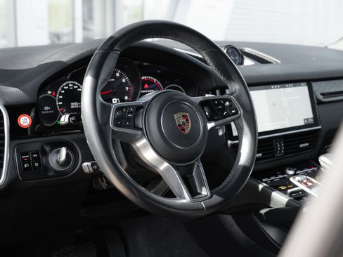 Used 2020 Porsche Cayenne image 11