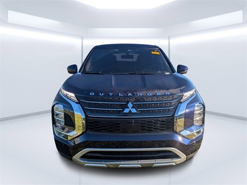 Used 2024 Mitsubishi Outlander SE image 8