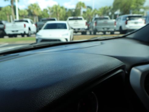 Used 2023 GMC Acadia SLE FWD image 39