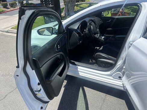 Used 2015 Chrysler 200 S w/ Comfort Group FWD image 5