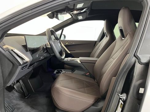 Used 2023 BMW iX xDrive50 w/ Premium Package image 11