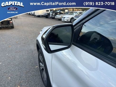 Used 2020 Ford Explorer Platinum w/ Premium Technology Package image 12