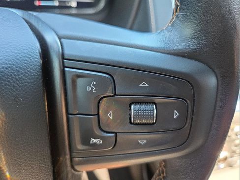 Used 2022 GMC Yukon AT4 w/ Technology Package AWD/4WD image 17