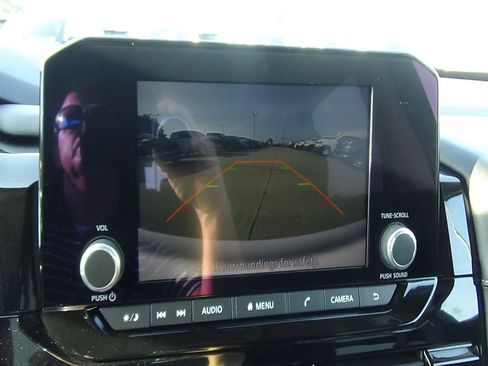 Used 2025 Nissan Pathfinder SV FWD image 28