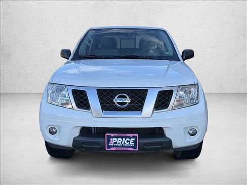 Used 2021 Nissan Frontier SV image 2