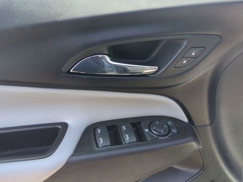 Used 2023 Chevrolet Equinox LS w/ LS Convenience Package image 12