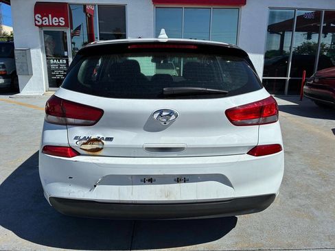 Used 2019 Hyundai Elantra GT image 5