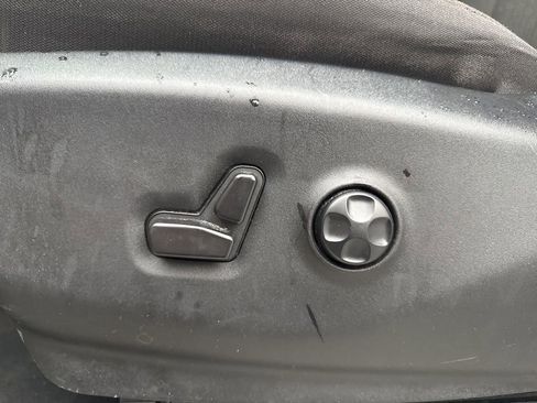 Used 2024 Chrysler Voyager LX image 12